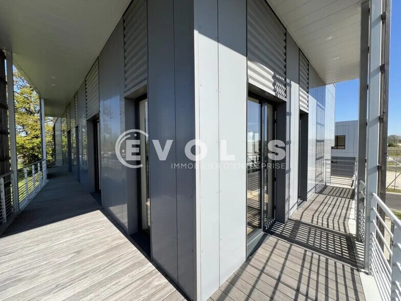 Bureau dans Chanteloup-en-Brie à louer - Photo de l’immeuble – Image 2 sur 11