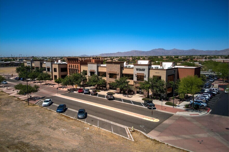 14815 W Bell Rd, Surprise, AZ à louer - Photo de l’immeuble – Image 1 sur 11