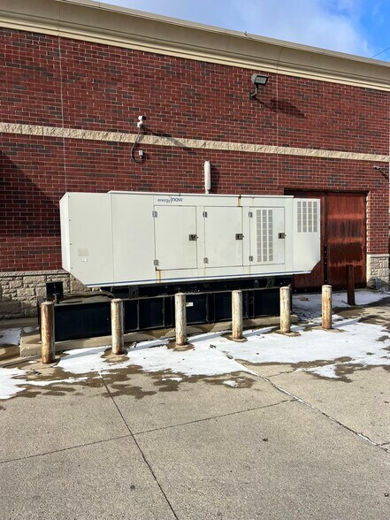 8139 E 7 Mile Rd, Detroit, MI à vendre - Photo de l’immeuble – Image 2 sur 7
