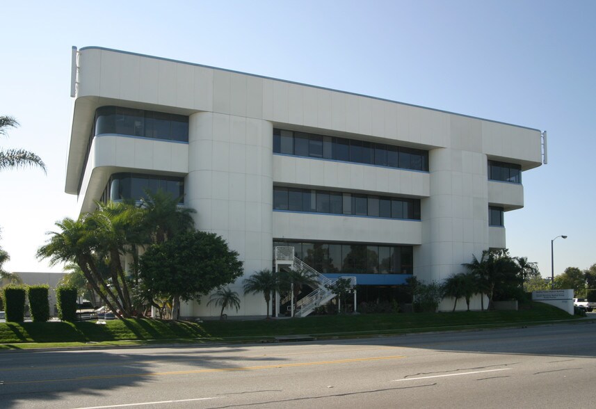 3500 Lomita Blvd, Torrance, CA à louer - Photo de l’immeuble – Image 2 sur 4
