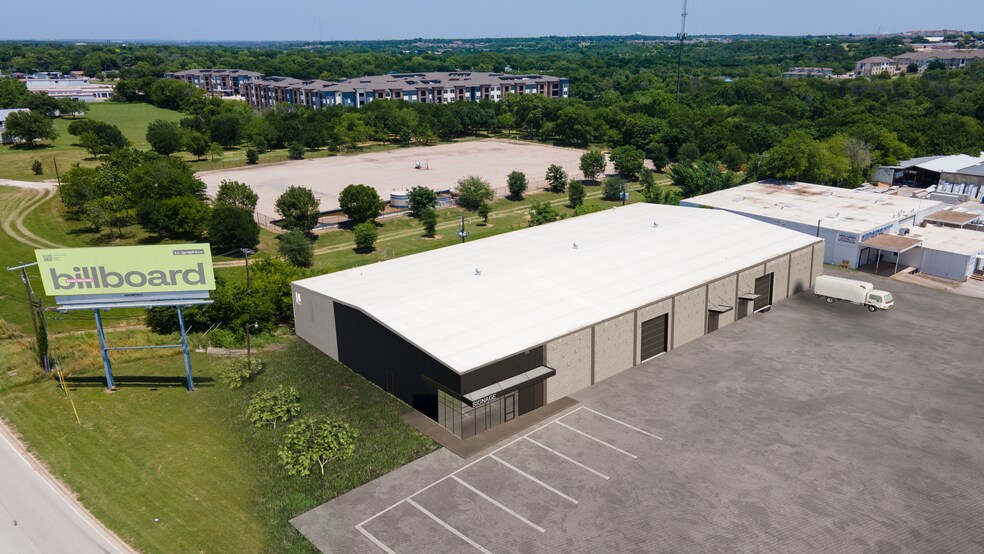 813 Southway Cir, Fort Worth, TX à louer - Photo de l’immeuble – Image 2 sur 4