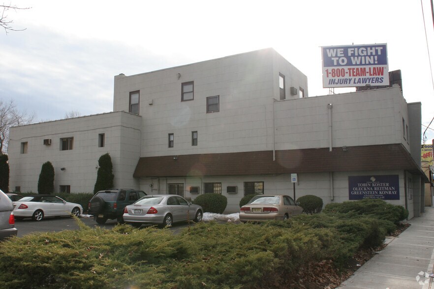 1743 Saint Georges Ave, Rahway, NJ à vendre - Photo de l’immeuble – Image 3 sur 3