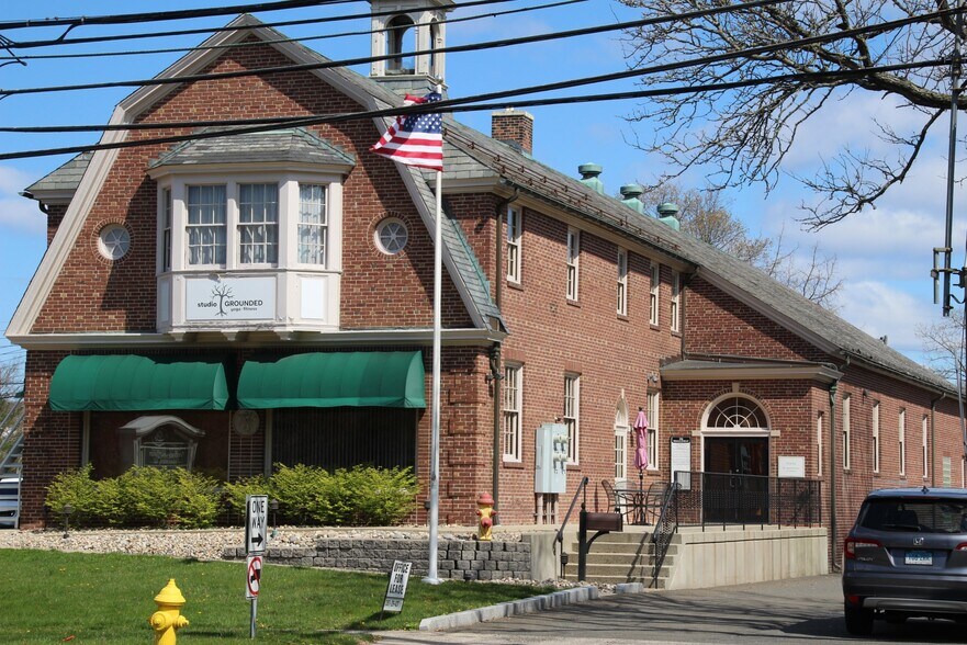 26 Broadway, North Haven, CT à louer - Photo principale – Image 1 sur 4