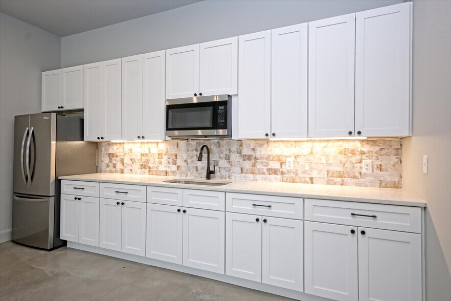 451 Farrell Rd, Dripping Springs, TX à louer - Photo de l’immeuble – Image 3 sur 34