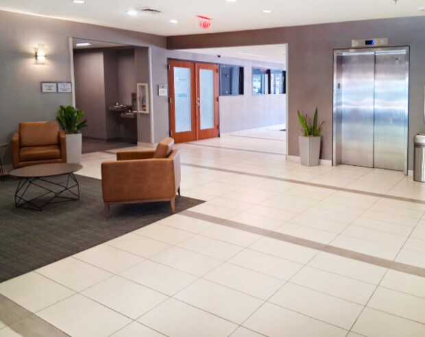 3299 Woodburn Rd, Annandale, VA à louer - Hall d’entrée – Image 2 sur 10
