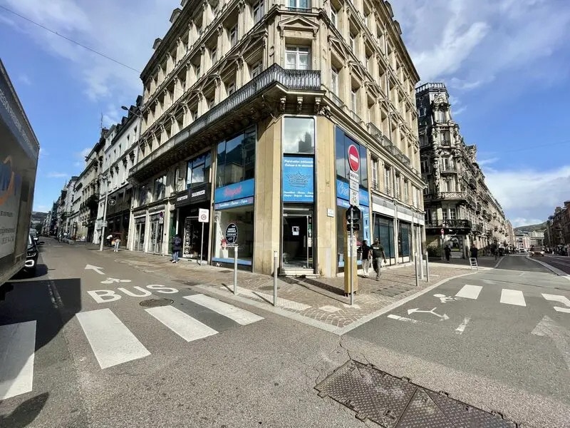 Local commercial dans Rouen à louer Photo de l’immeuble– Image 1 sur 11