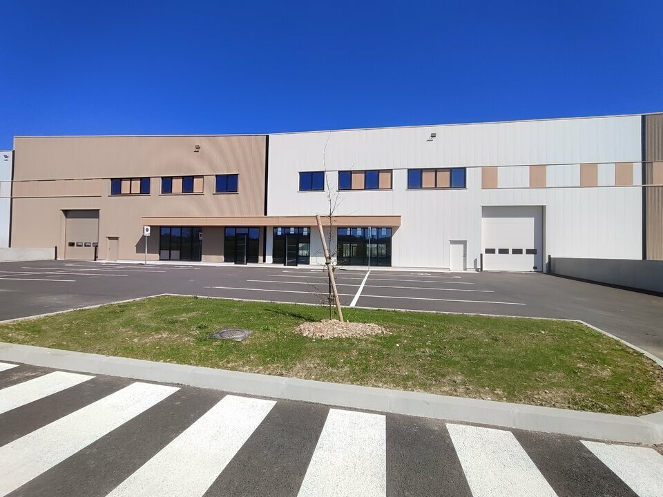 Local d’activités dans Vaulx-Milieu à louer Photo de l’immeuble– Image 1 sur 5