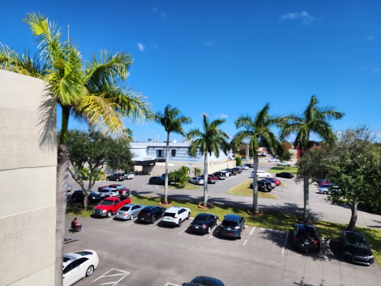 595 N Courtenay Pky, Merritt Island, FL à louer - Photo de l’immeuble – Image 3 sur 7