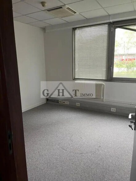 Bureau dans La Courneuve à louer - Photo intérieure – Image 1 sur 6