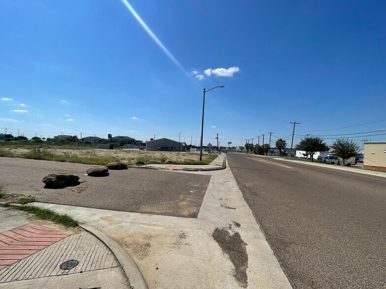 920 Galeria Dr, Laredo, TX à louer - Photo principale – Image 1 sur 1