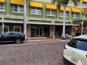 2247-2287 1st St, Fort Myers, FL à louer Photo de l’immeuble– Image 1 sur 4