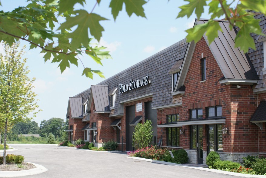 13655 irma lee Ct, Lake Forest, IL à louer - Photo de l’immeuble – Image 1 sur 7