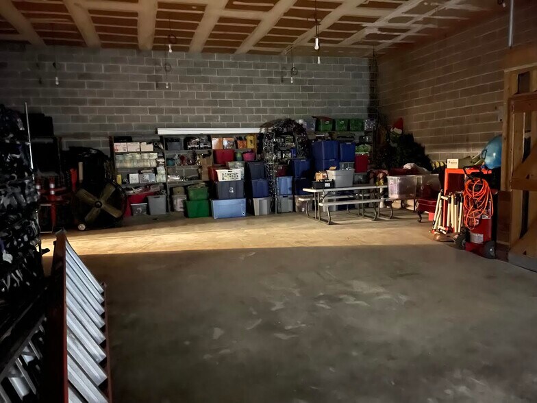 142 N Seymour Ave, Mundelein, IL à louer - Photo de l’immeuble – Image 2 sur 2