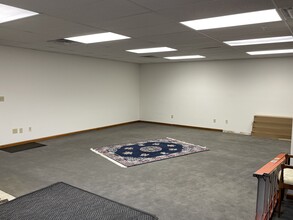 207 W Jefferson St, Bloomington, IL à louer Photo intérieure– Image 1 sur 1