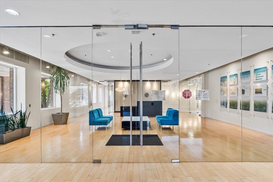 1823 Eastchester Dr, High Point, NC à louer - Photo intérieure – Image 3 sur 13