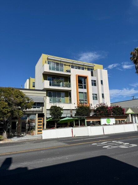 1761 Laurel St, San Carlos, CA à vendre - Photo de l’immeuble – Image 2 sur 11