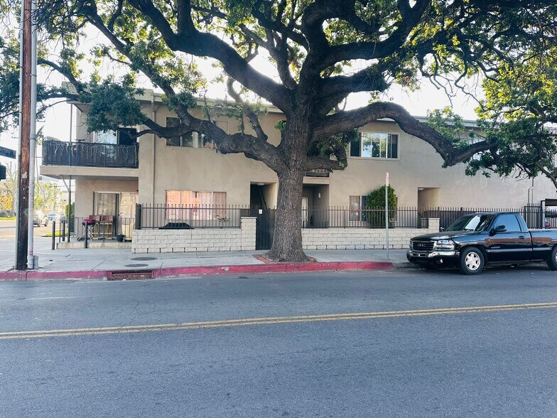 14703 Victory Blvd, Van Nuys, CA à vendre - Photo de l’immeuble – Image 1 sur 10