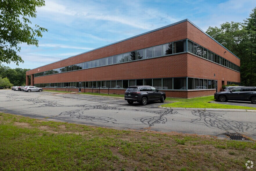 15 Constitution Dr, Bedford, NH à louer - Photo de l’immeuble – Image 1 sur 22