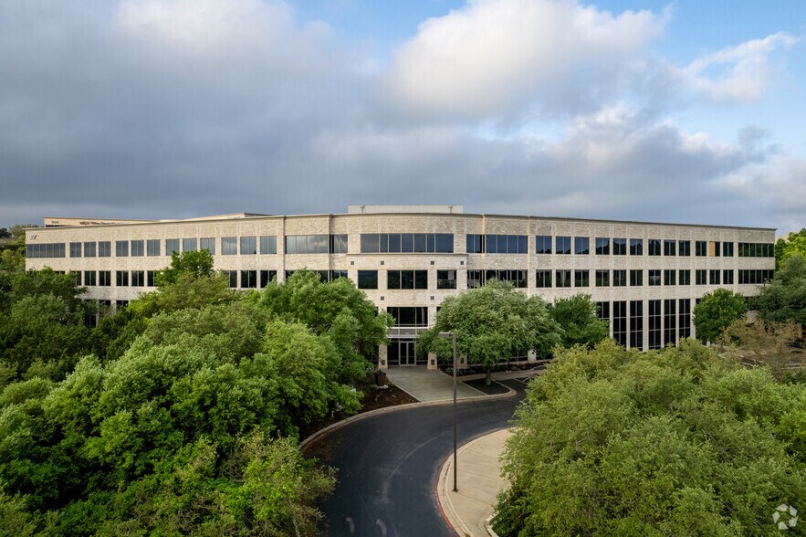 807 Las Cimas Pky, Austin, TX à louer - Photo de l’immeuble – Image 1 sur 15