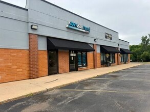 6256 E Riverside Blvd, Loves Park, IL à louer Photo de l’immeuble– Image 2 sur 4