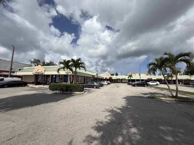 2439-2489 N State Road 7, Fort Lauderdale, FL à louer - Photo de l’immeuble – Image 3 sur 9