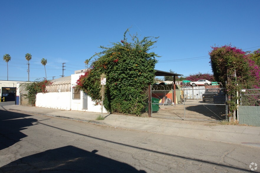 14233-14239 Bessemer St, Van Nuys, CA à vendre - Photo de l’immeuble – Image 2 sur 2