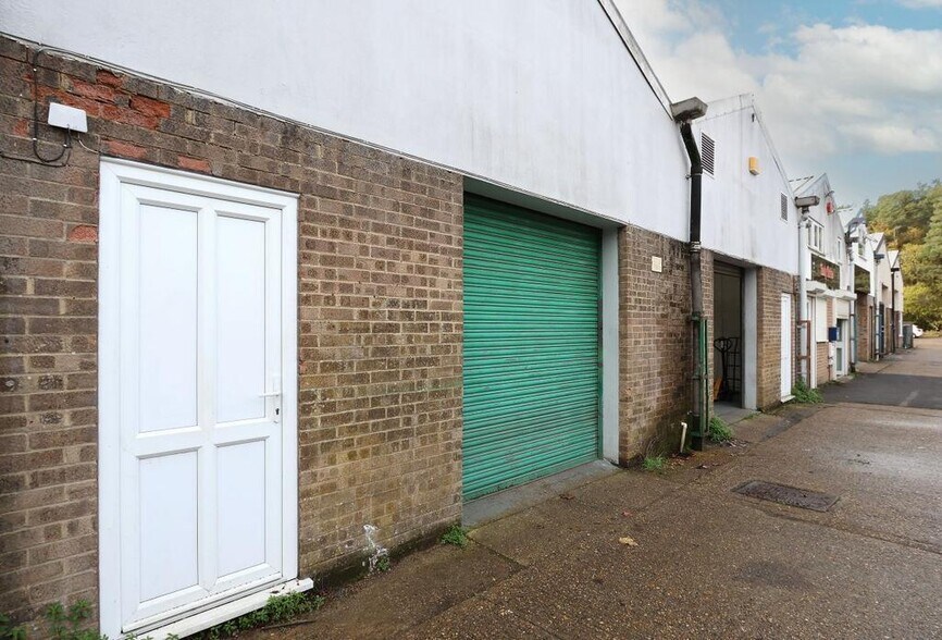 7 Black Moor Rd, Verwood à vendre - Photo de l’immeuble – Image 2 sur 10