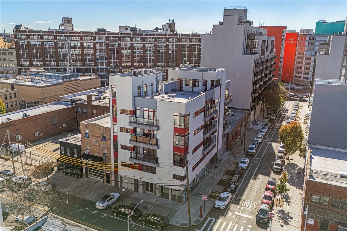 32-04 38th Ave, Long Island City, NY à louer Photo de l’immeuble– Image 1 sur 17