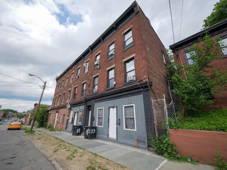 81 William St, Newburgh, NY à vendre - Photo de l’immeuble – Image 3 sur 35