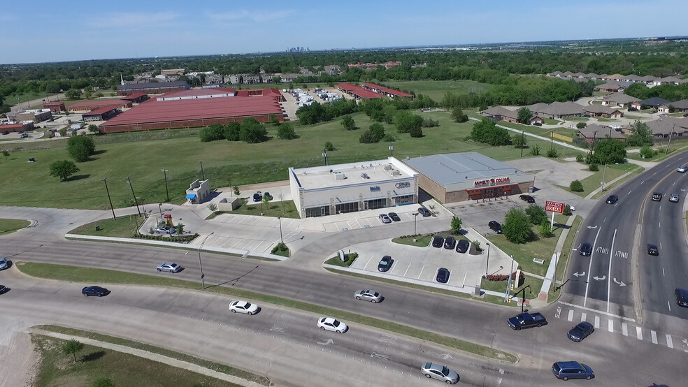 1900 W Everman Pky, Fort Worth, TX à vendre - Photo principale – Image 1 sur 15