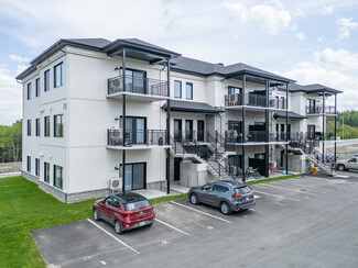 Plus de détails pour 753 Rue Rachel-Hébert, Coaticook, QC - Logement à vendre