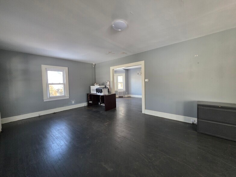 420 Townline Rd, Hauppauge, NY à vendre - Photo de l’immeuble – Image 3 sur 14