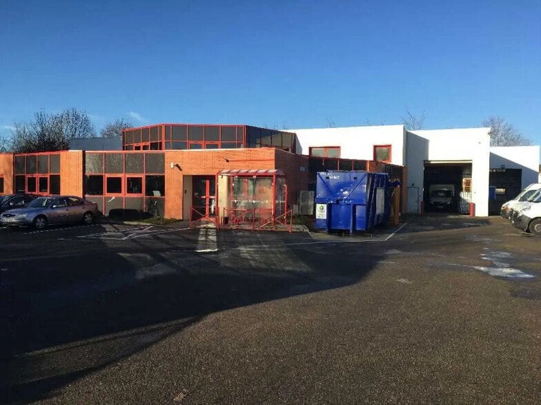 17/19 Avenue René Duguay-Trouin, Voisins-le-Bretonneux à louer - Photo de l’immeuble – Image 1 sur 5