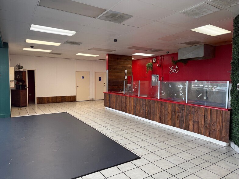 1786 NW 9th St, Corvallis, OR à louer - Photo de l’immeuble – Image 3 sur 7