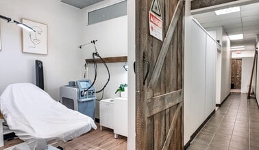 2102-2130 Glenmore Crt SE, Calgary, AB à louer Photo intérieure– Image 2 sur 2