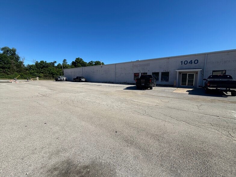 1040 Higgs Rd, Lewisburg, TN à louer - Photo de l’immeuble – Image 3 sur 17
