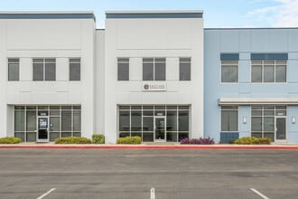 2563 Mast Way, Chula Vista, CA à louer Photo de l’immeuble– Image 1 sur 37