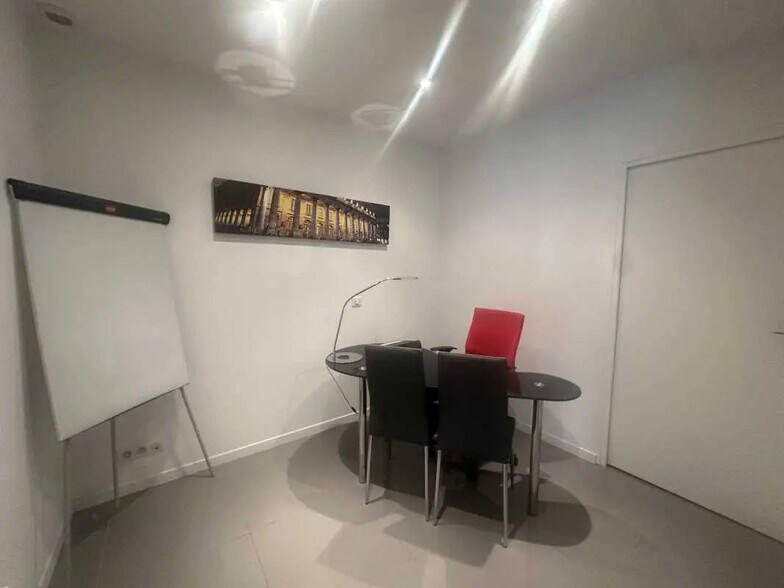 Local commercial dans Bordeaux à louer - Photo de l’immeuble – Image 2 sur 4