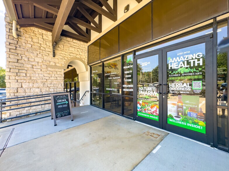 2110 W Eldorado Pky, McKinney, TX à louer - Photo de l’immeuble – Image 3 sur 17