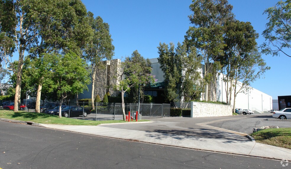 860 Sandhill Ave, Carson, CA à louer - Photo de l’immeuble – Image 2 sur 8