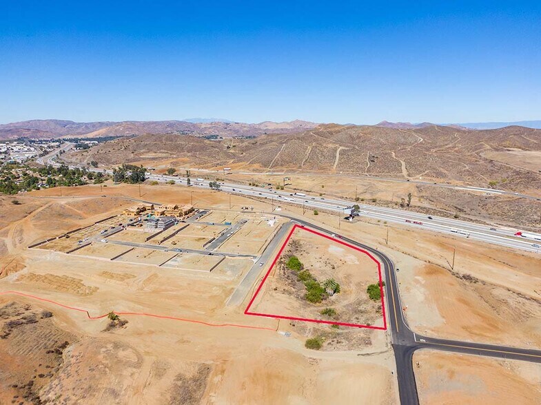 AVENUE 6, Lake Elsinore, CA à vendre - Photo de l’immeuble – Image 2 sur 7