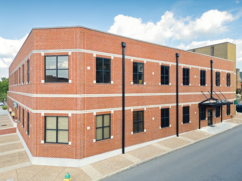 200 Commerce St, Clarksville, TN à louer - Photo de l’immeuble – Image 3 sur 11
