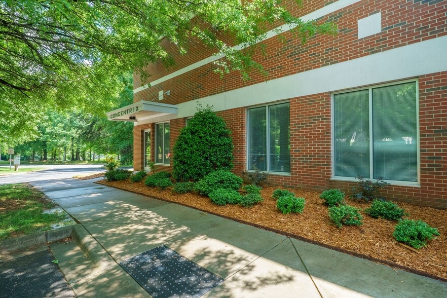 3120 Latrobe Dr, Charlotte, NC à vendre - Photo de l’immeuble – Image 3 sur 36