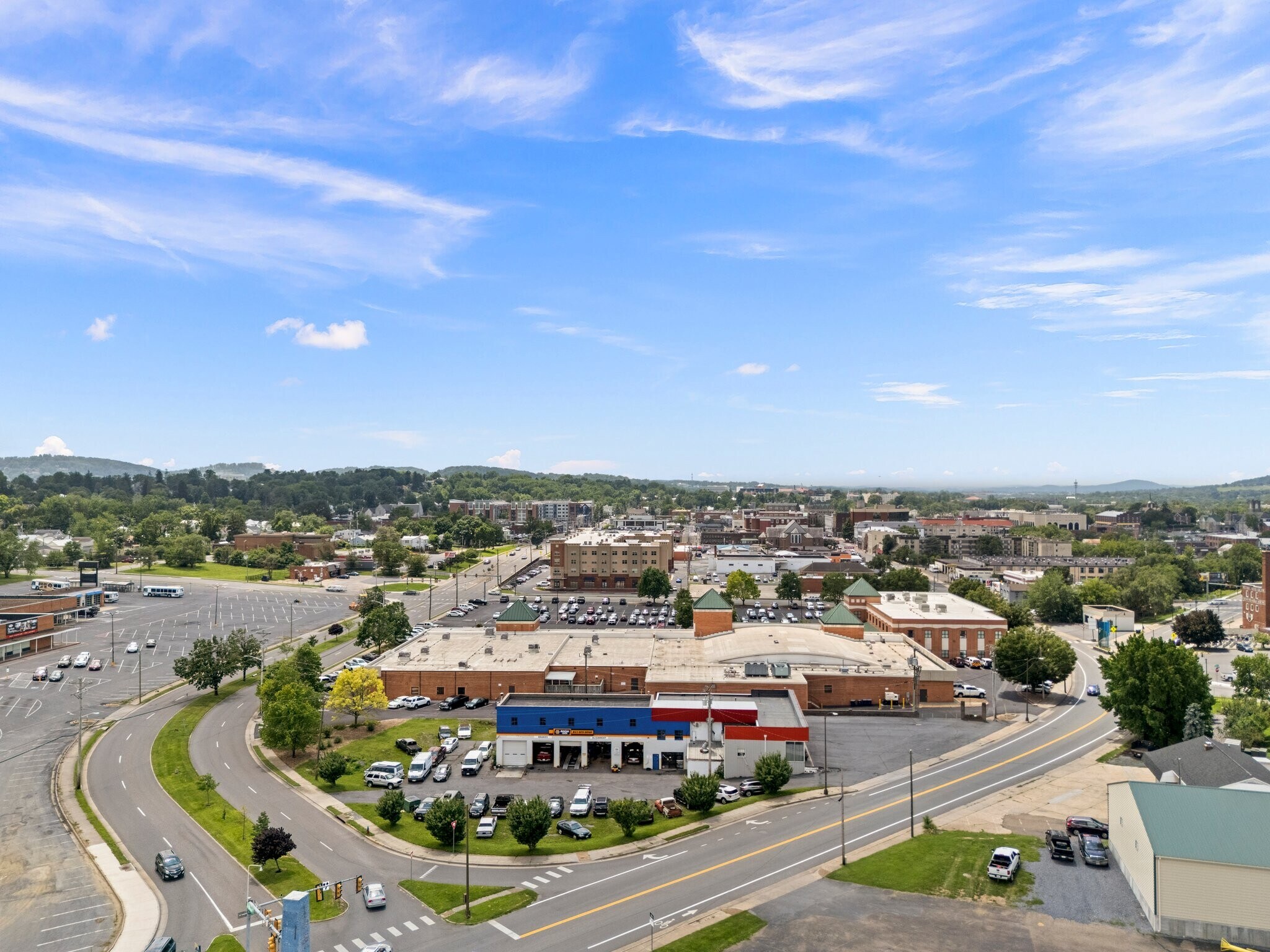 530 N Main St, Harrisonburg, VA à vendre Photo principale– Image 1 sur 17