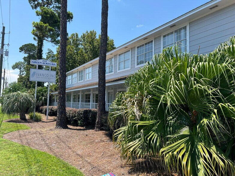 218 Green Acres Rd, Fort Walton Beach, FL à louer - Photo de l’immeuble – Image 2 sur 11