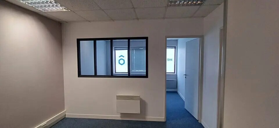 Bureau dans Épron à louer - Photo de l’immeuble – Image 3 sur 7