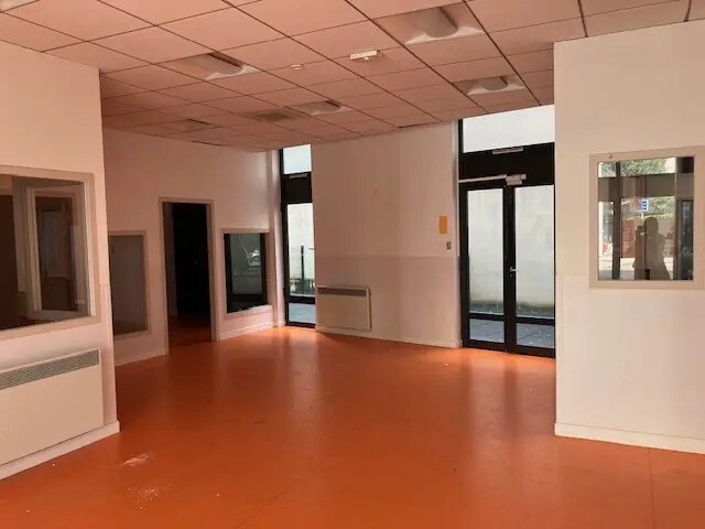 Local commercial dans Lyon à louer - Photo de l’immeuble – Image 3 sur 30
