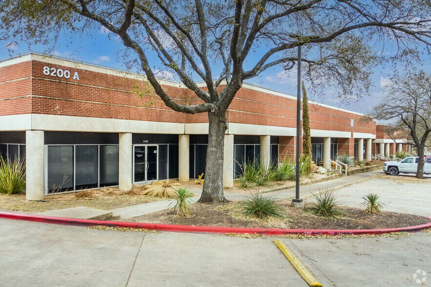 8200 Cameron Rd, Austin, TX à louer - Photo de l’immeuble – Image 3 sur 8