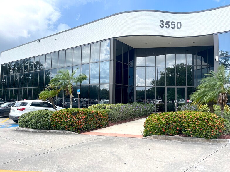 3550 W Waters Ave, Tampa, FL à vendre - Photo de l’immeuble – Image 2 sur 11