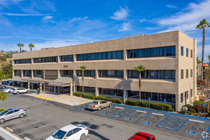 6719 Alvarado Rd, San Diego, CA à louer - Photo de l’immeuble – Image 3 sur 10